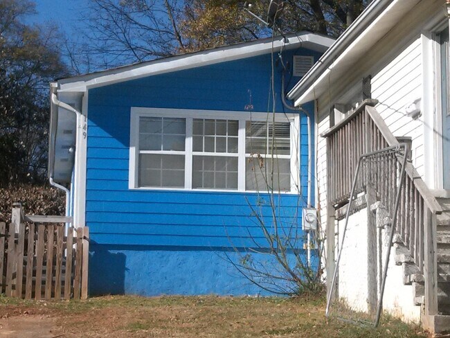 Building Photo - Cozy in Kirkwood-WILL ACCEPT SECTION 8
