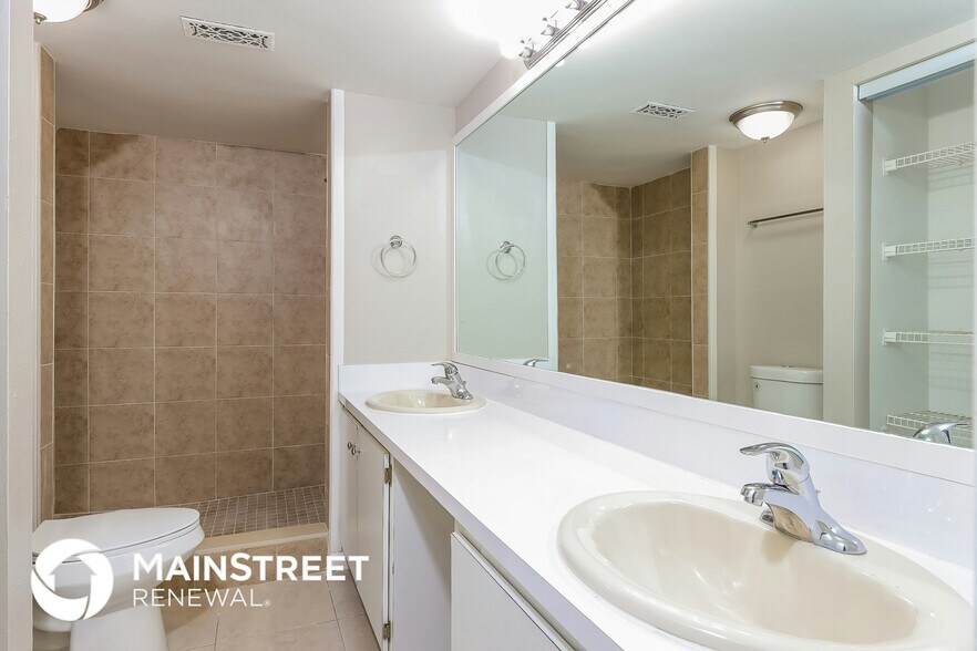 Building Photo - 4011 Palm Bay Cir