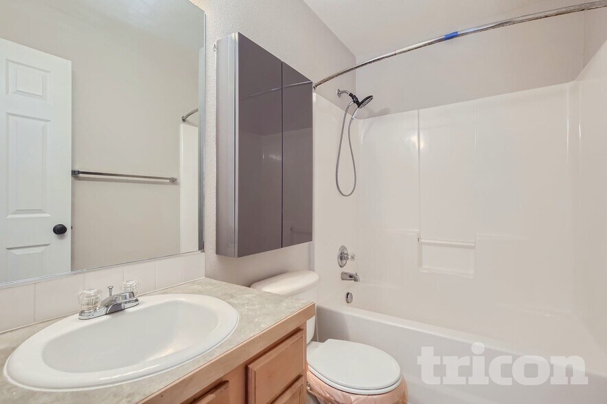 Building Photo - 1711 86th Ave