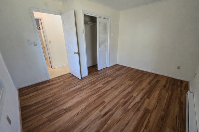 Building Photo - Light-Filled 3BR Home with Wraparound Deck, Convenient to Town