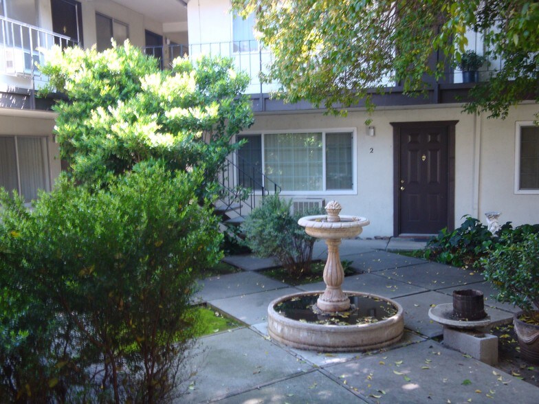 Primary Photo - 833 Madison St