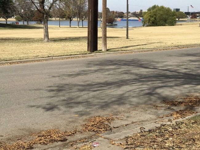 Building Photo - Pre Leasing for fall 2026! 3/2 in Medical District!