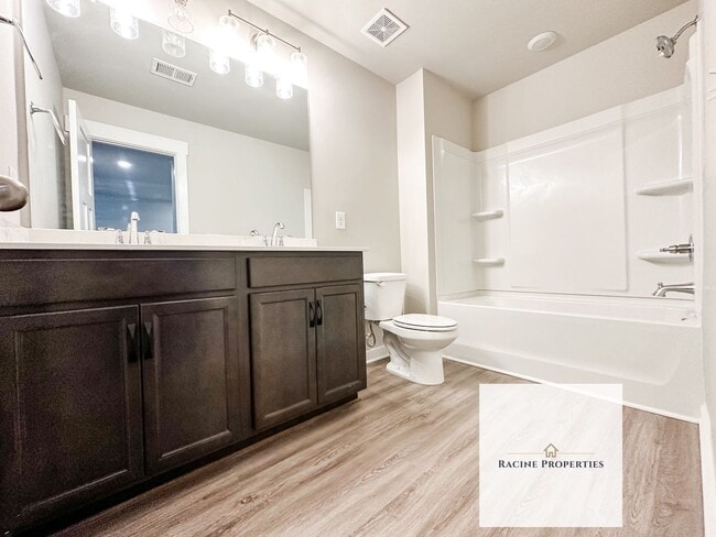 Building Photo - Charming Townhouse in Greer, SC