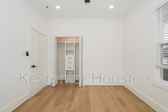 Building Photo - 231 Grace St