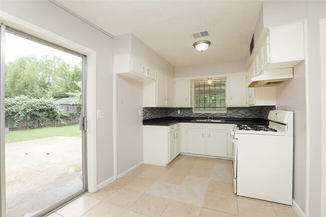Building Photo - 134 Memory Ln