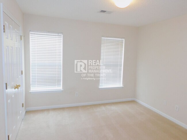Building Photo - *NW High School* Lovely 4BR/2.5BA Home off...