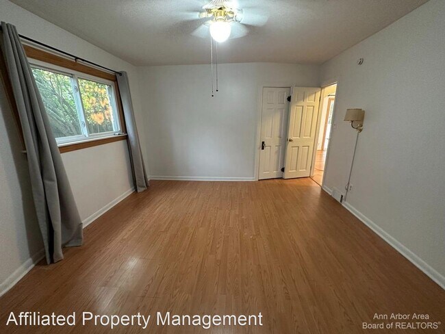 Building Photo - 3 br, 2 bath House - 3330 Lexington Rd