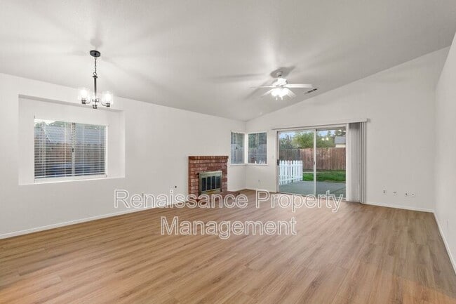 Building Photo - 165 Henry Ct