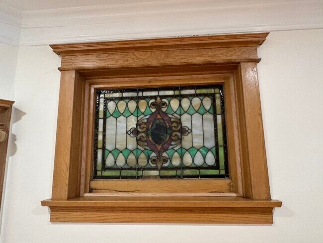 Building Photo - 5719 N Kenmore Ave