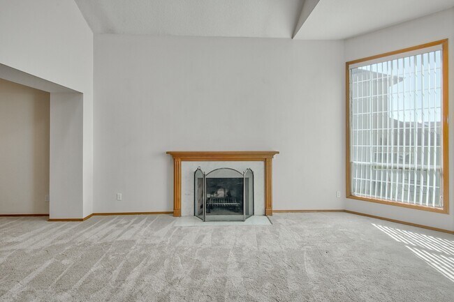 Building Photo - Beautiful cul-de-sac home, with fenced in yard