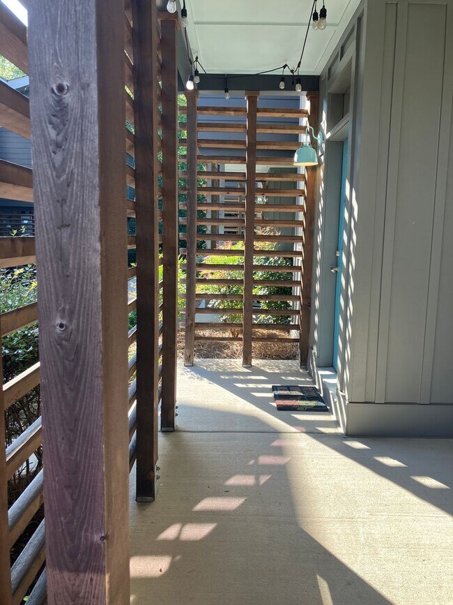 Building Photo - Contemporary East Nashville Home.   MOVE IN SPECIAL $500 OFF ONE MONTH'S RENT