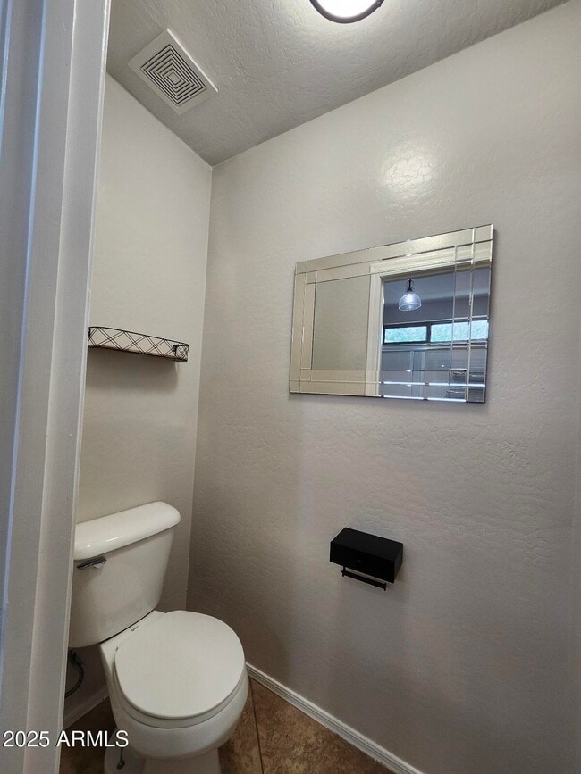 Building Photo - 851 S Cerise