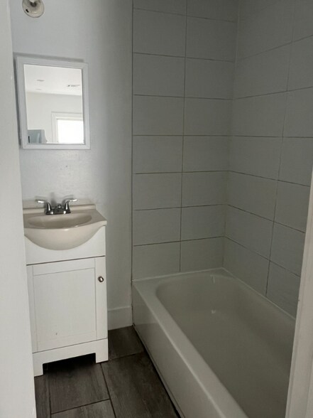 Building Photo - 877 S 14th St