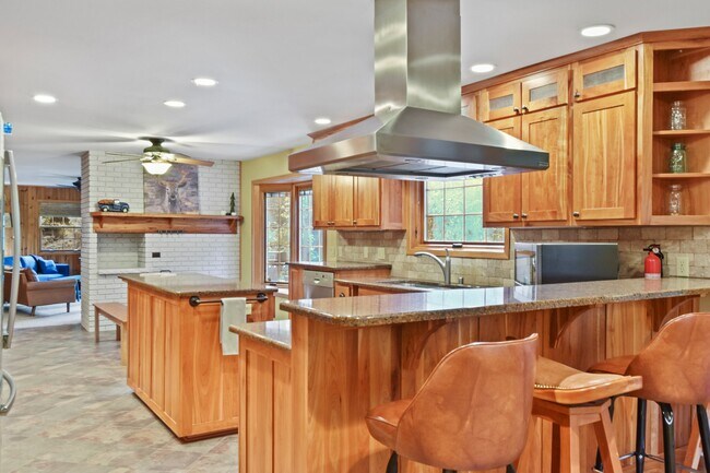 Building Photo - 1889 Paddock Pl