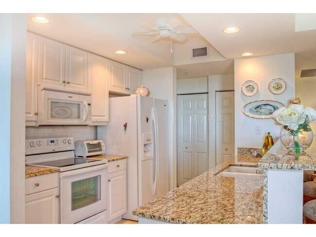 Building Photo - 800 N Tamiami Trl