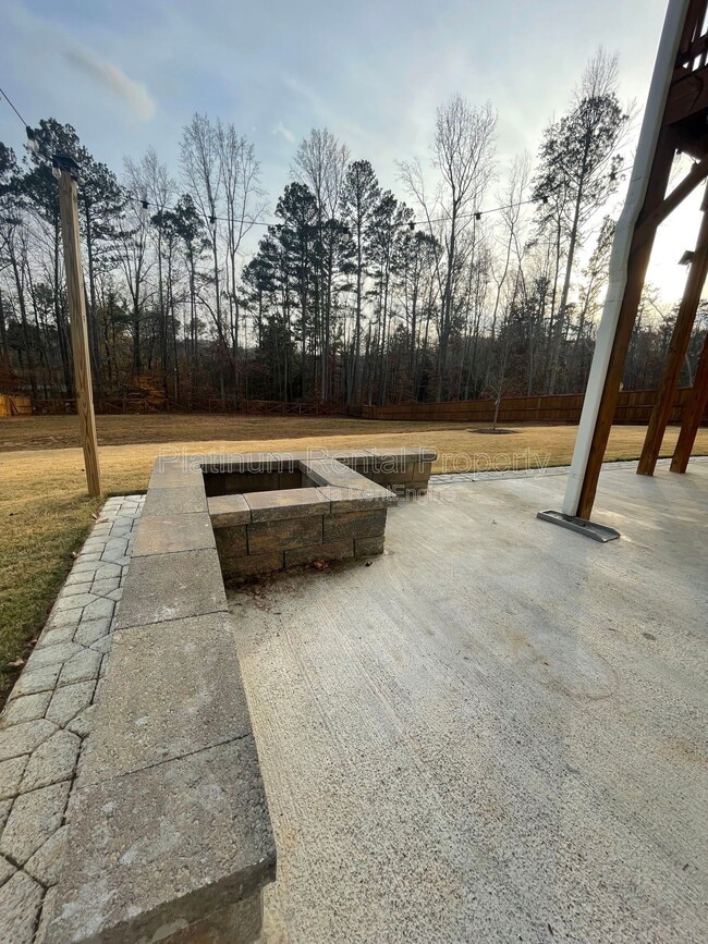 Building Photo - 8225 Crooked Crk Dr