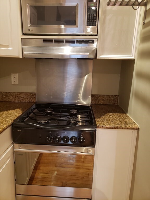 Building Photo - 141 Arlington St