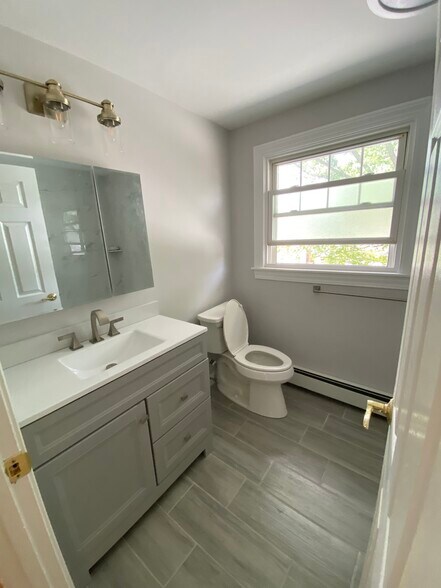 Building Photo - 17 Piermont St