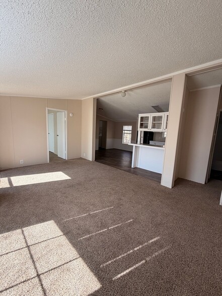 Building Photo - 261 Hunters Rill