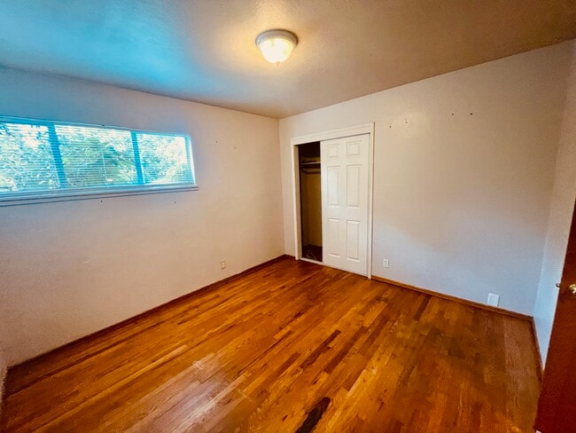 Building Photo - 1121 W Churchill St