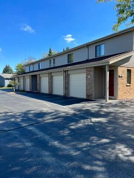 Condo Style 6 Family - 642 Dundee Ln