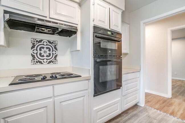 Building Photo - 5947 Chimney Wood Cir
