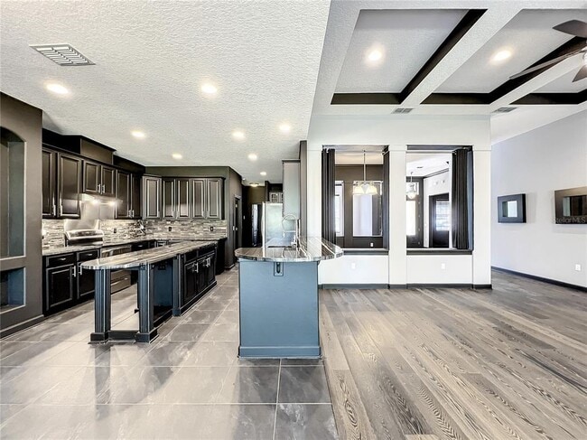 Building Photo - 10041 Oak Quarry Dr