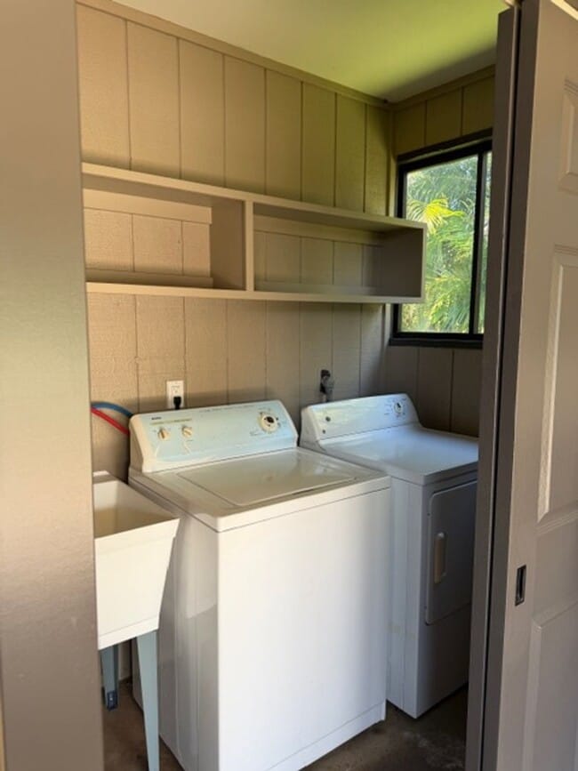 Building Photo - 75 Kaupea St