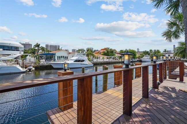 Building Photo - 3343 NE 166th St