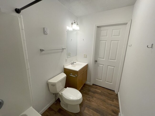 Building Photo - 152 Cecil St