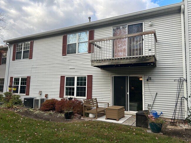 Building Photo - 13 Quince Ct