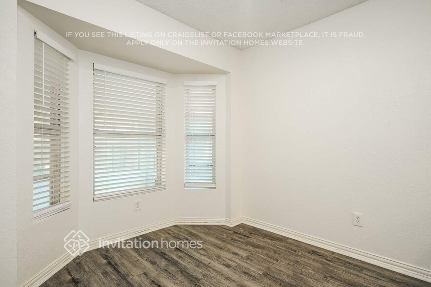 Building Photo - 5205 Hideaway Ct