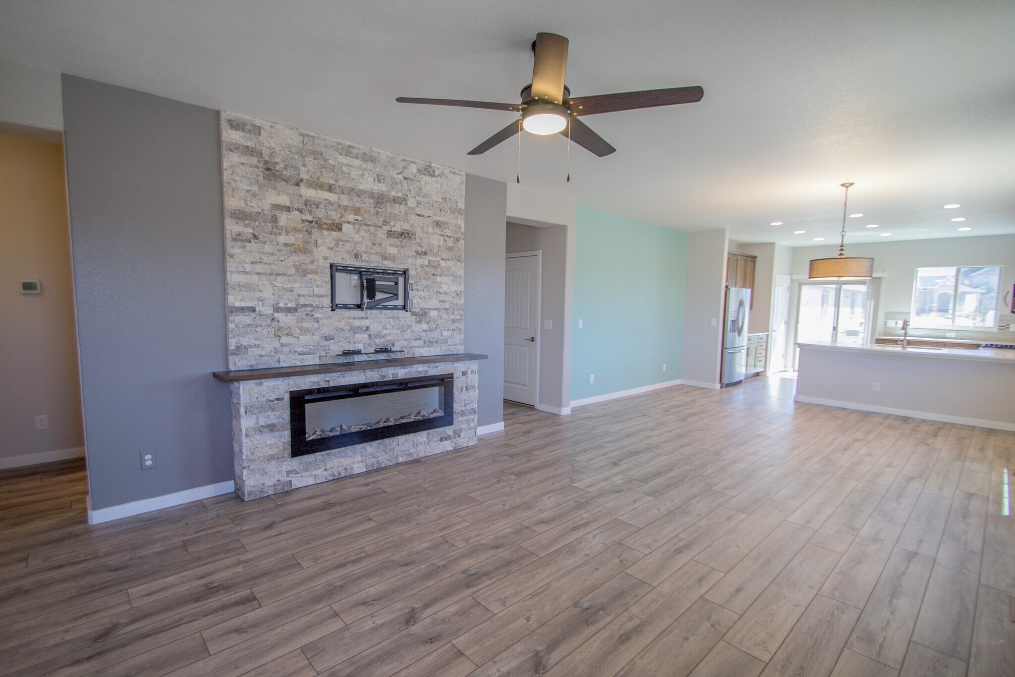 Living area looking into dining area - 1810 Volterra Way