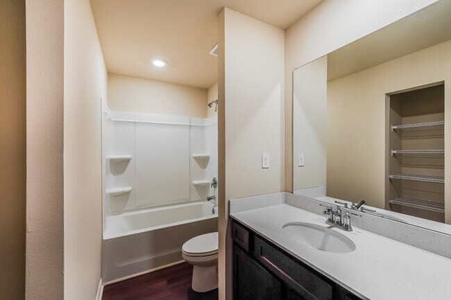 Building Photo - 6048 Rainbow Row