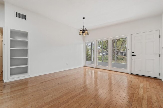 Building Photo - 2115 Sycamore Dr