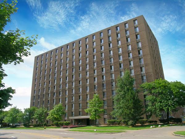 Building Photo - 616 Pallister