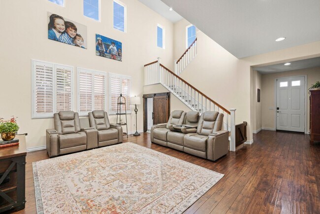 Building Photo - Luxurious 5-Bedroom Pool Home with Solar &...