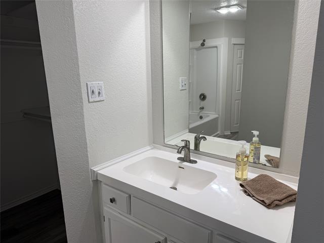 Building Photo - 1088 W Hills Terrace