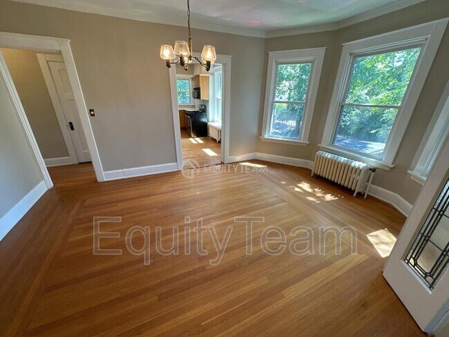 Building Photo - 2581 Madison Rd