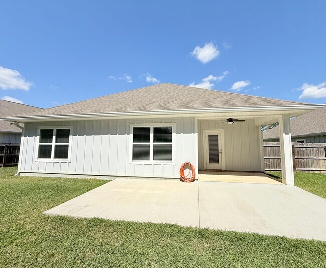 Building Photo - Stunning 4-Bedroom Home - Arbor Place