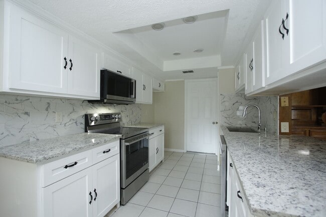 Building Photo - 2207 Whiteback Dr