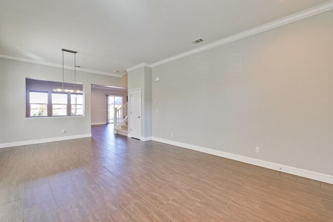 Building Photo - Gorgeous and Very Spacious Home - 3BR 2.5 BA in  San Jose - This is a MUST SEE!!!