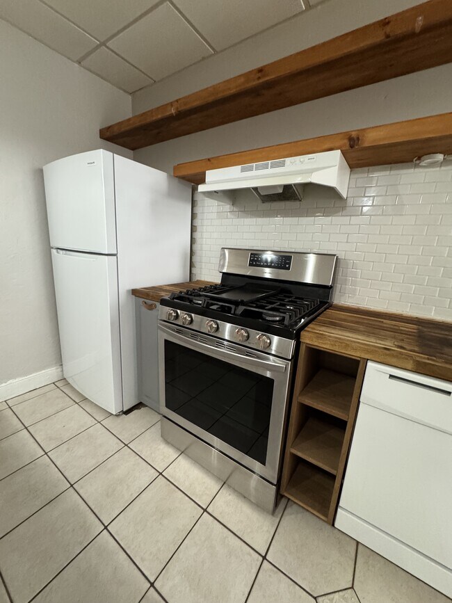 Building Photo - 313 N Mulberry St