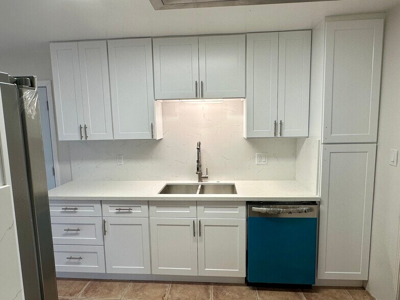 All brand new kitchen - 1033 Pearl St