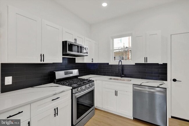 Building Photo - 2117 S Alden St