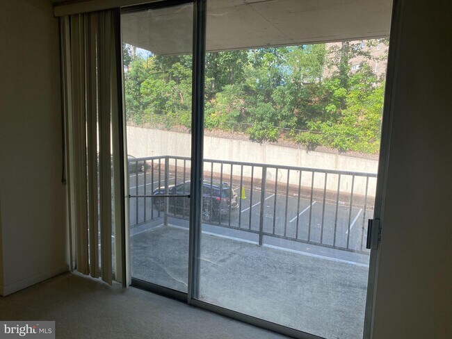 Building Photo - 5565 Columbia Pike