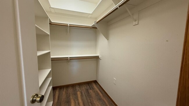 Building Photo - 521 Sherwood Ct