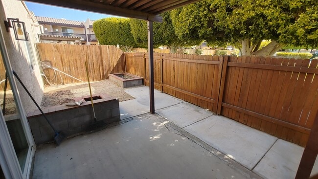 Building Photo - Beautiful Condo in Villa Palo Verde!