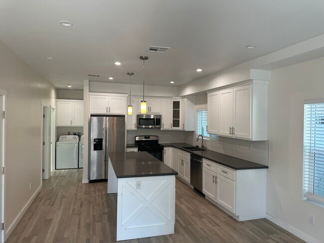 Kitchen - 2849 S West View St