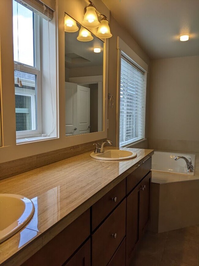 Building Photo - Timber Creek 4 Bedroom Home